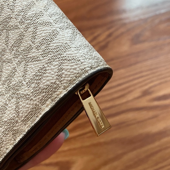 MK snap Wallet - Picture 14 of 15